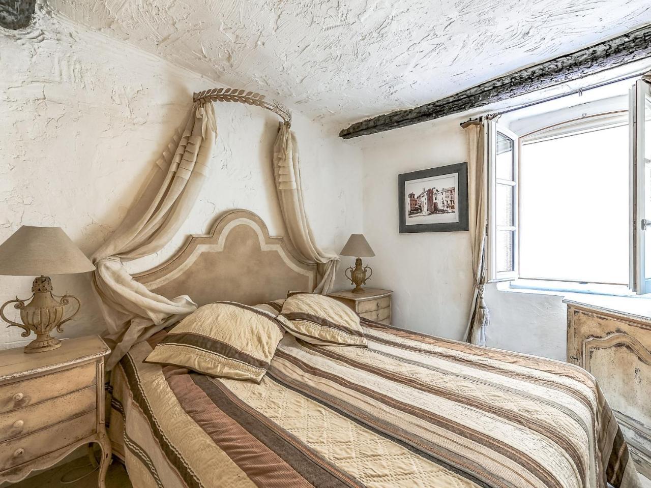 Eden Parc-4 *